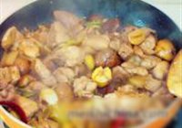 板栗烧鸡块的做法 步骤8