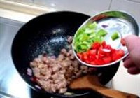 腰果炒牛肉的做法 步骤13