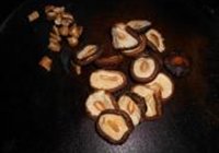 鱼茸香菇盒的做法 步骤2