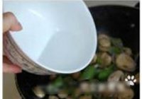 草菇虾球烩丝瓜的做法 步骤24