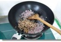 洋葱焖牛肉碎的做法 步骤6