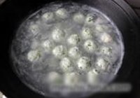 香菜鱼丸汤的做法 步骤10
