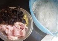 猪肉炖粉丝的做法 步骤3