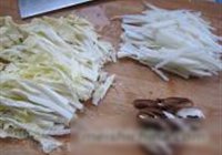 白菜粳炒肉的做法 步骤3