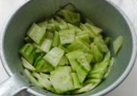 黄瓜炒大虾的做法 步骤1