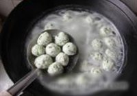 香菜鱼丸汤的做法 步骤11