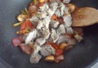 红酒烩牛肉的做法 步骤6