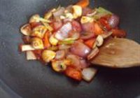 红酒烩牛肉的做法 步骤5