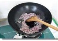 洋葱焖牛肉碎的做法 步骤5