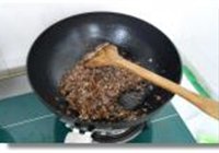洋葱焖牛肉碎的做法 步骤8