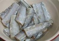 酸甜带鱼的做法 步骤2