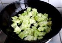 黄瓜炒大虾的做法 步骤7