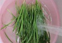 韭菜炒河虾的做法 步骤4