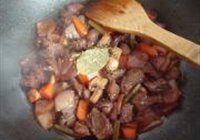 红酒烩牛肉的做法 步骤8