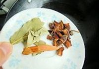 鸡小肘烧土豆的做法 步骤4