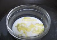 草莓巧克力慕斯蛋糕的做法 步骤1