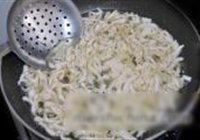 酱爆海蜇鸡丝的做法 步骤10