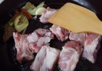 玉米烧排骨的做法 步骤4