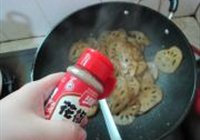 葱爆藕片的做法 步骤8