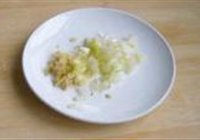 冬莴笋炒木耳的做法 步骤3