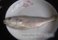 蒜子烧黄鱼的做法 步骤1