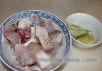 糖醋鱼块的做法 步骤2