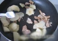 苹果炒肉片的做法 步骤4