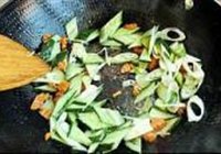 黄瓜炒猪肝的做法 步骤9