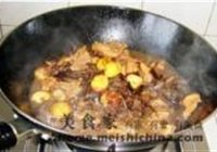 茶树菇栗子鸡的做法 步骤10