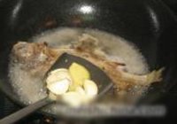 蒜子烧黄鱼的做法 步骤4