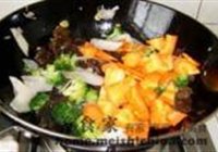 冬莴笋炒木耳的做法 步骤8