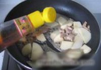 苹果炒肉片的做法 步骤7
