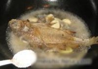 蒜子烧黄鱼的做法 步骤5