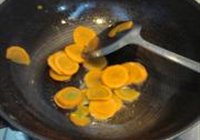 三蔬炒牛肉的做法 步骤5