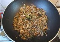 野生芦蒿炒肉丝的做法 步骤11
