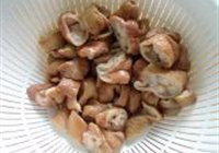 尖椒熘肥肠的做法 步骤4