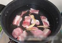 三鲜排骨汤的做法 步骤3