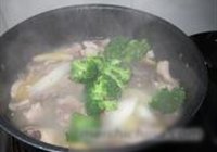三鲜排骨汤的做法 步骤10