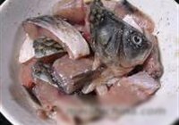 大蒜炆鱼的做法 步骤2