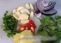 大蒜炆鱼的做法 步骤3