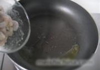 西芹腰果炒虾仁的做法 步骤4