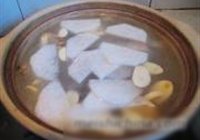 鲫鱼浓汤丸子煲的做法 步骤4