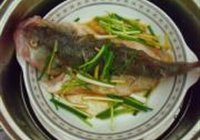 清蒸鲈鱼的做法 步骤4