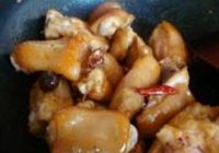 红烧猪蹄的做法 步骤5