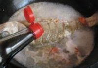 蒜子烧海鲈鱼的做法 步骤5