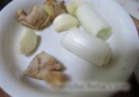 鱼头泡饼锅的做法 步骤2