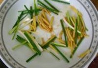 清蒸鲈鱼的做法 步骤3