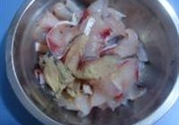 麻辣鱼片的做法 步骤3