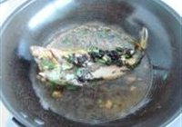 豆豉焖黄骨鱼的做法 步骤7