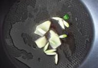 鸡脯肉三丁的做法 步骤7